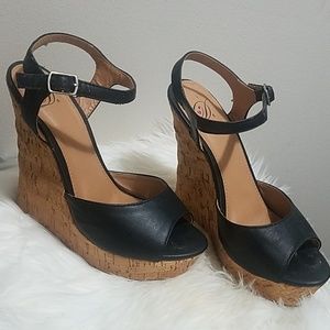Black wedges